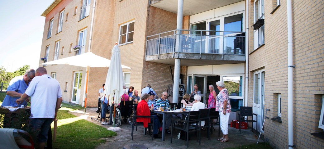 Havefest på terrassen på Birke-Bo
